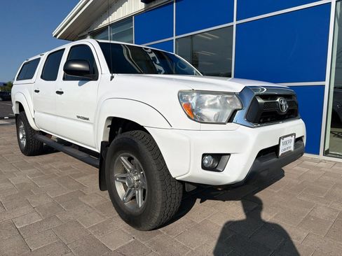 Used 2014 Toyota Tacoma 4x4 Double Cab w/ SR5 Package image 2
