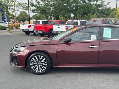 Used 2024 Nissan Altima 2.5 SV FWD image 11