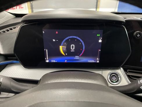 Used 2025 Chevrolet Trax LT w/ LT Convenience Package FWD image 24