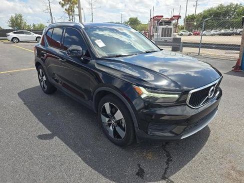 Used 2019 Volvo XC40 T5 Momentum AWD/4WD image 2