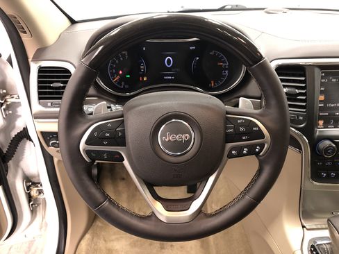 Used 2017 Jeep Grand Cherokee Overland w/ Jeep Active Safety Group image 22