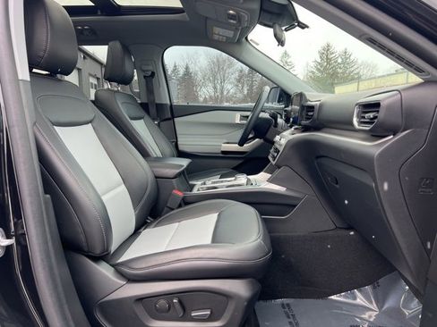 Used 2023 Ford Explorer XLT w/ Equipment Group 202A image 11