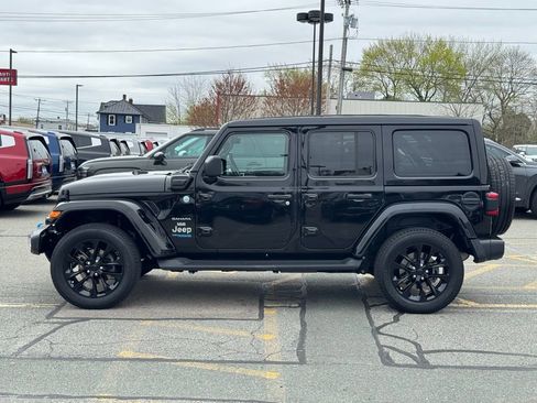 Used 2022 Jeep Wrangler Unlimited Sahara w/ Cold Weather Group image 2