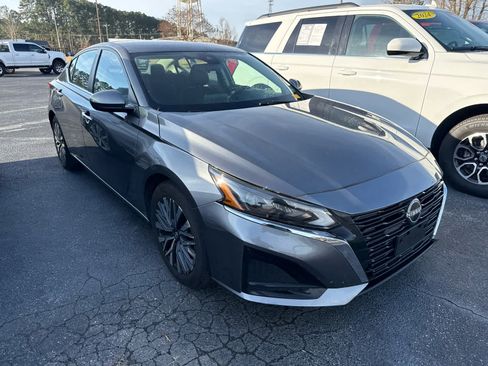 Used 2023 Nissan Altima 2.5 SV image 4