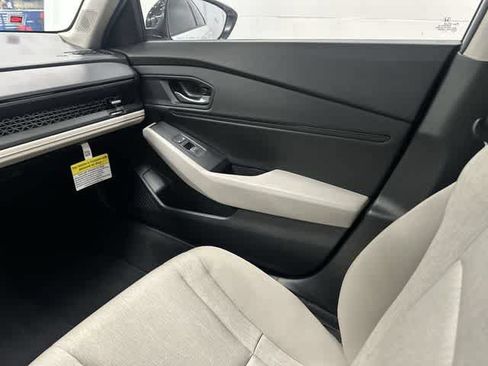 Certified 2025 Honda Accord SE image 13