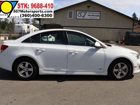 Used 2016 Chevrolet Cruze LT w/ Sun And Sound Package FWD image 9