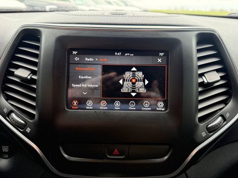 Used 2019 Jeep Cherokee Latitude Plus w/ Comfort/Convenience Group image 27