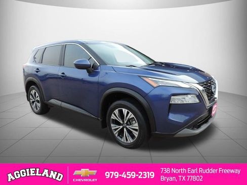 Used 2023 Nissan Rogue SV image 3