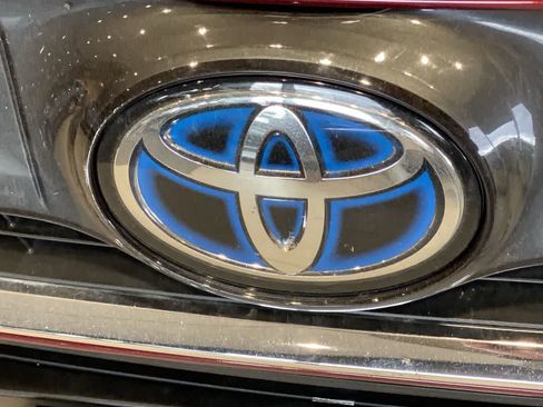 Used 2021 Toyota Venza XLE w/ Softex Package image 10