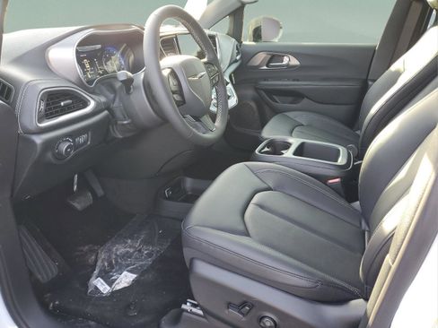 New 2026 Chrysler Pacifica Select AWD/4WD image 18