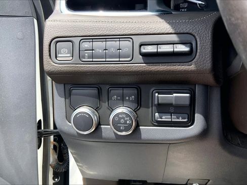 Used 2021 GMC Yukon Denali w/ Advanced Technology Package RWD image 36
