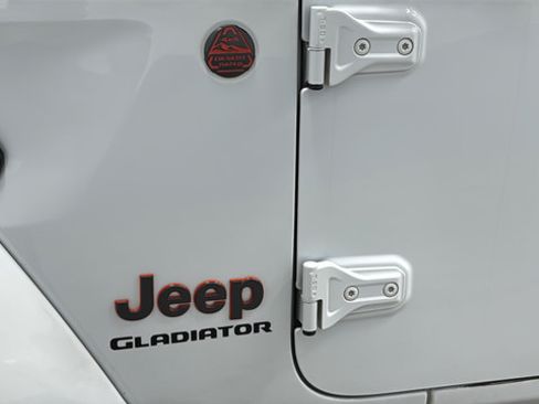 Used 2021 Jeep Gladiator Mojave w/ Trailer Tow Package AWD/4WD image 38