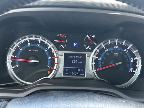 Used 2014 Toyota 4Runner SR5 Premium w/ Convenience Package AWD/4WD image 19