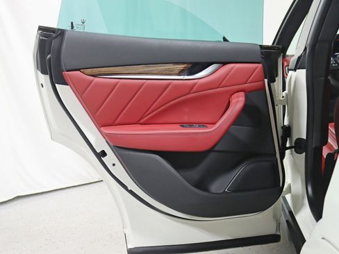 Used 2022 Maserati Levante GT image 34