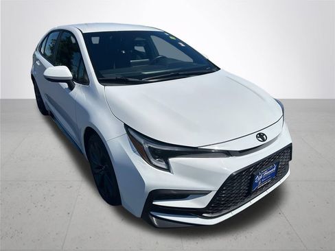 Used 2025 Toyota Corolla SE w/ Convenience Package FWD image 5