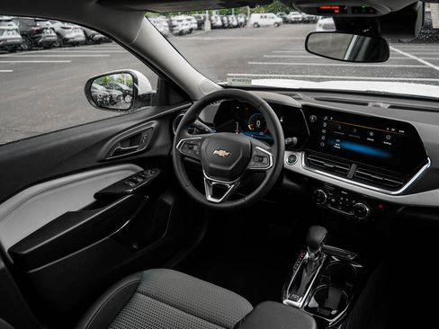 New 2026 Chevrolet Trax LT w/ LT Convenience Package FWD image 13