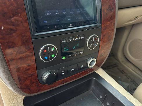 Used 2010 Chevrolet Silverado 1500 LTZ AWD/4WD image 27