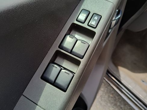 Used 2010 Suzuki Equator Sport image 15