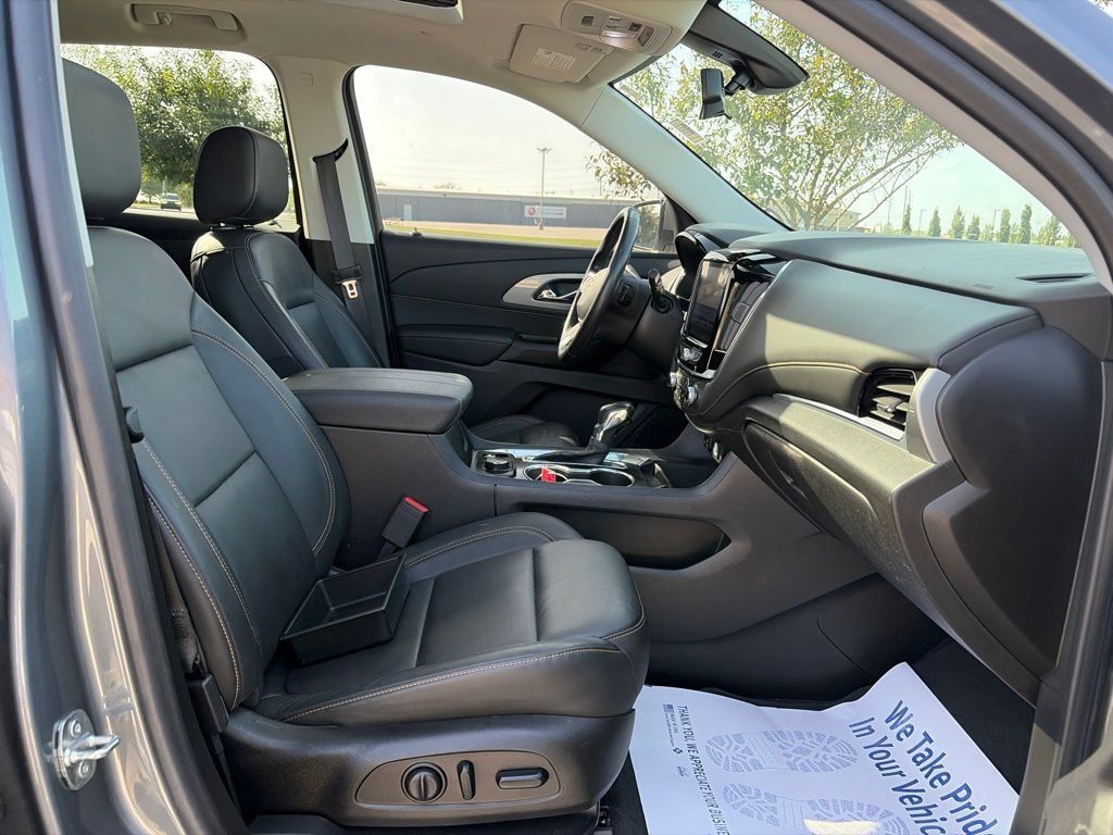 Used 2021 Chevrolet Traverse LT w/ LT Premium Package AWD/4WD image 28