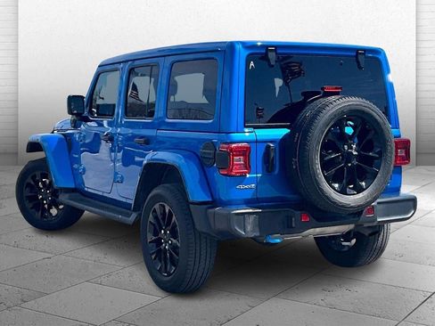 Used 2023 Jeep Wrangler Unlimited Sahara w/ Cold Weather Group AWD/4WD image 8