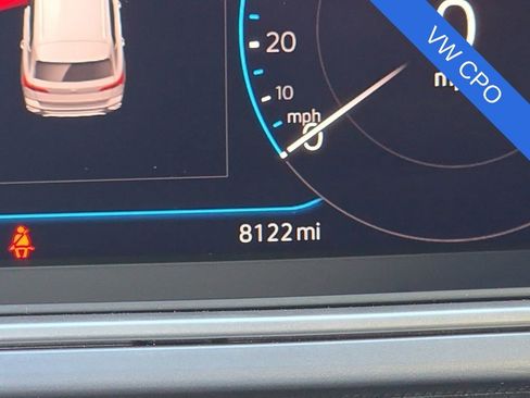 Used 2025 Volkswagen Taos SEL image 16