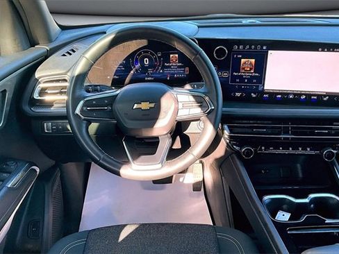 Used 2024 Chevrolet Traverse LT image 8