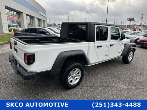 Used 2023 Jeep Gladiator Sport image 5