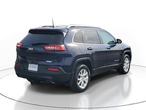 Used 2016 Jeep Cherokee Latitude w/ North All-Season Group AWD/4WD image 4
