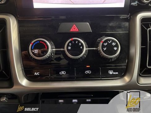 Used 2023 Kia Sorento LX AWD/4WD image 14