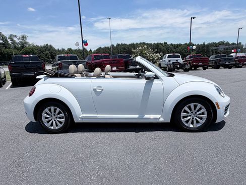 Used 2019 Volkswagen Beetle 2.0T S FWD image 4