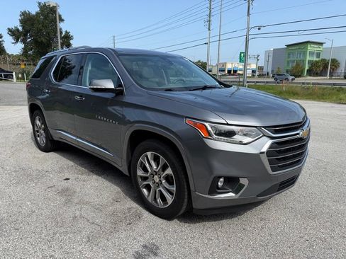Used 2018 Chevrolet Traverse Premier w/ Driver Confidence II Package FWD image 3