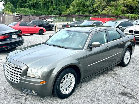 Used 2008 Chrysler 300 Touring w/ Comfort/Convenience Group image 2