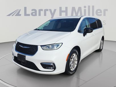 Used 2024 Chrysler Pacifica Touring-L