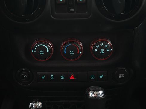Used 2016 Jeep Wrangler Unlimited Sahara AWD/4WD image 18