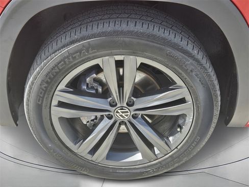 Certified 2022 Volkswagen Atlas Cross Sport SEL R-Line image 9