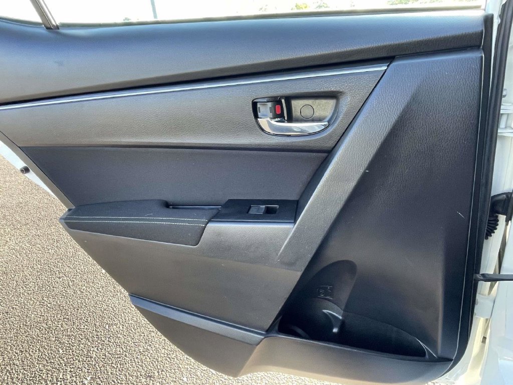 Used 2019 Toyota Corolla LE FWD image 15