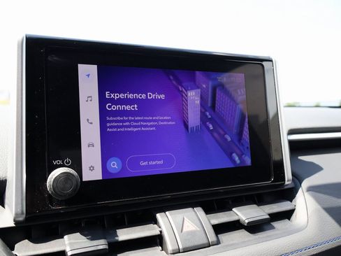 Used 2024 Toyota RAV4 SE image 32