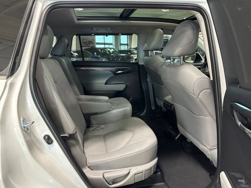Used 2024 Toyota Highlander Platinum AWD/4WD image 41