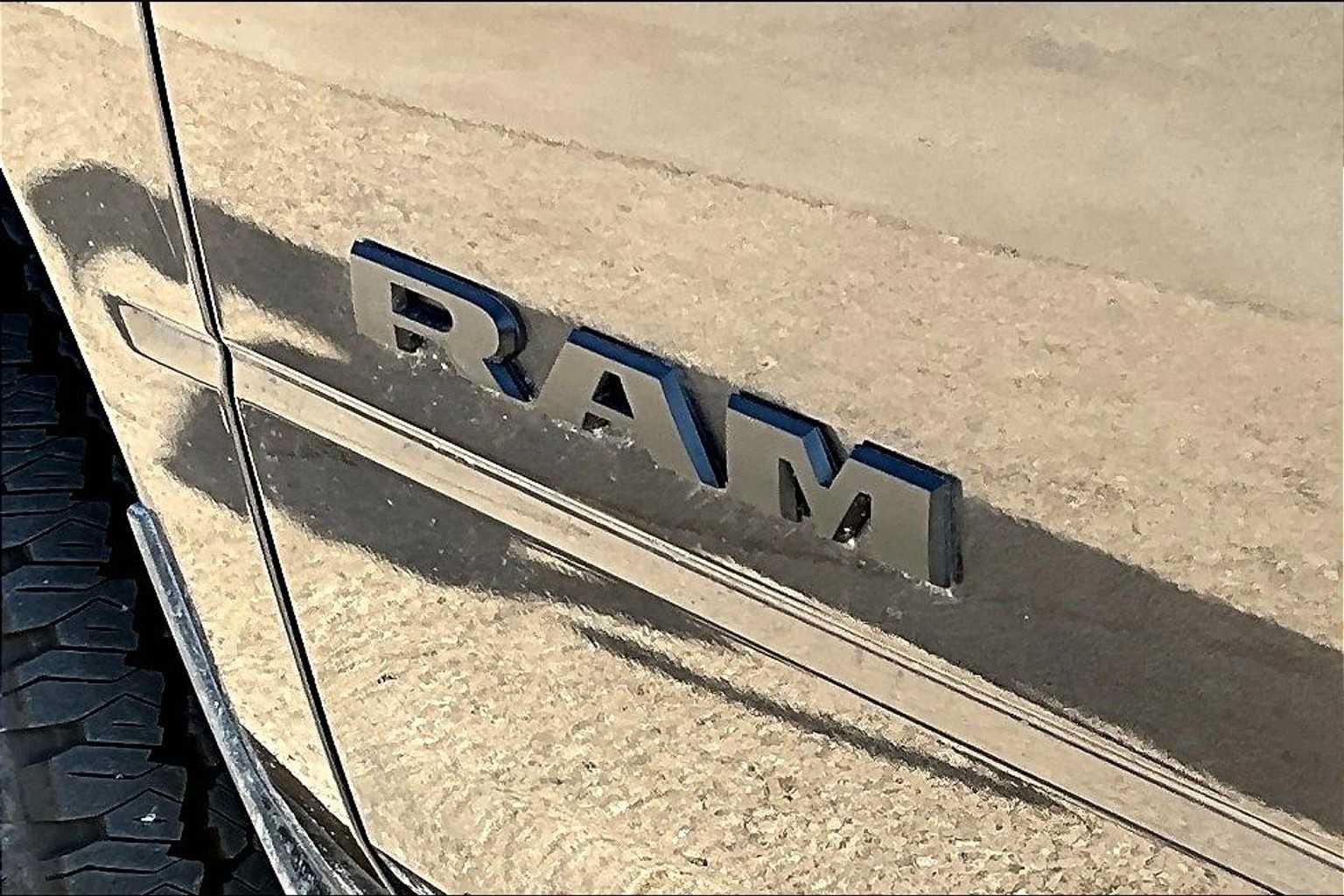 Used 2025 RAM 2500 Laramie AWD/4WD image 16