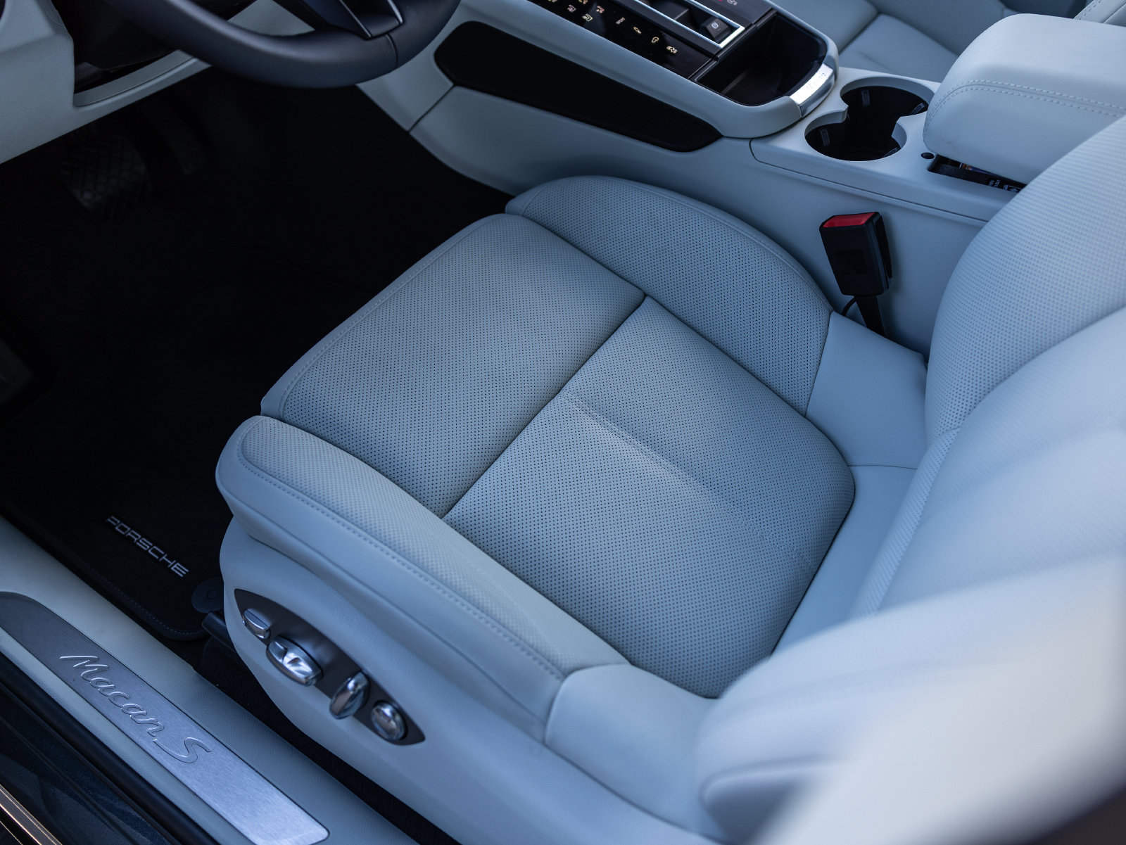 Certified 2026 Porsche Macan S AWD/4WD image 35