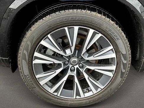Used 2022 Volvo XC90 T6 Momentum w/ Climate Package image 8