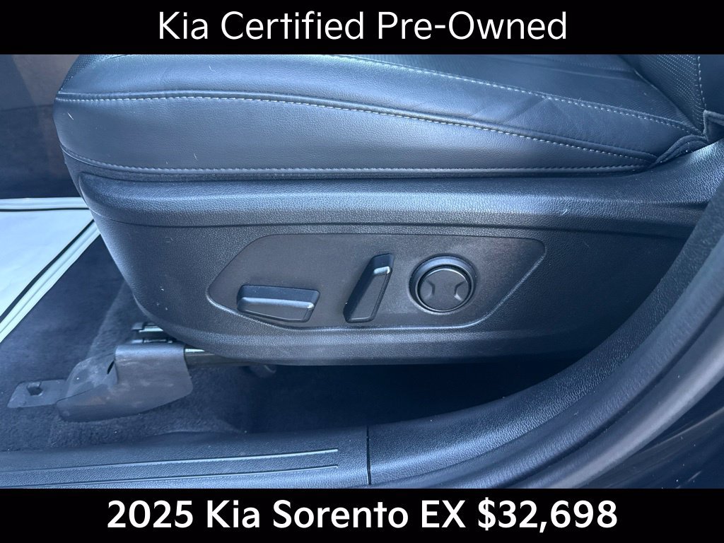 Certified 2025 Kia Sorento EX w/ Panoramic Sunroof Package AWD/4WD image 14