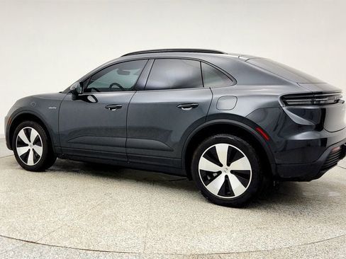 Used 2025 Porsche Macan 4 Electric AWD/4WD image 7