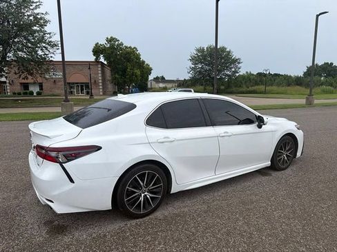Used 2023 Toyota Camry SE FWD image 11