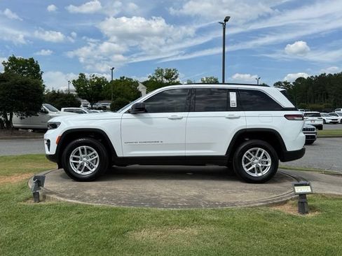 New 2026 Jeep Grand Cherokee Laredo w/ Trailer Tow Package AWD/4WD image 4