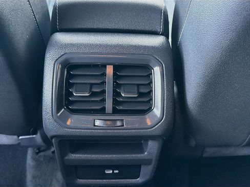 Certified 2024 Volkswagen Taos SE FWD image 22