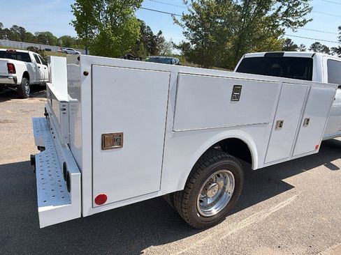 New 2026 RAM 5500 Tradesman w/ Chrome Appearance Group AWD/4WD image 8