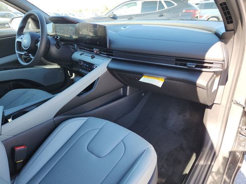 New 2026 Hyundai Elantra Limited image 10
