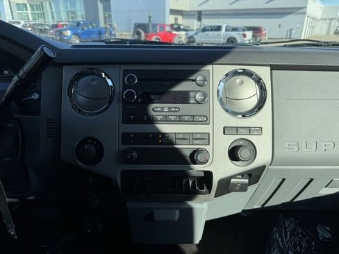 Used 2015 Ford F250 XLT w/ XLT Interior Package image 2