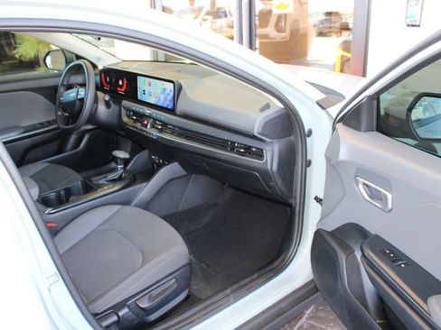 Used 2025 Kia K4 FWD image 19